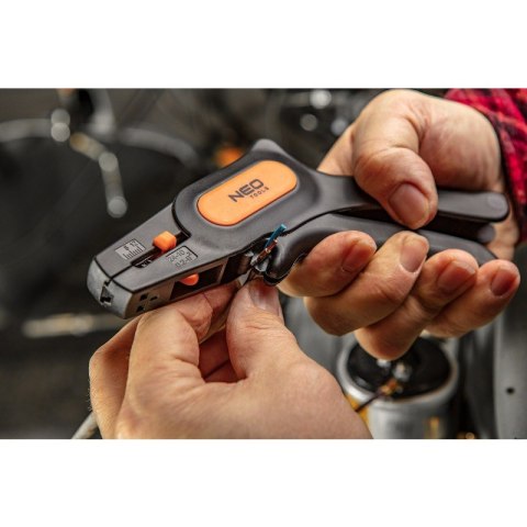 AUTOMATYCZNY ŚCIĄGACZ IZOLACJI OD 0.5MM DO 6MM2 AUTOMATYCZNY ŚCIĄGACZ IZOLACJI OD 0.5MM DO 6MM2
