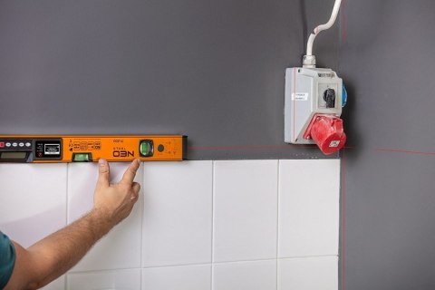 POZIOMICA Z WYŚWIETLACZEM ELEKTRONICZNYM 60CM. POZIOMICA Z WYŚWIETLACZEM ELEKTRONICZNYM 60CM.