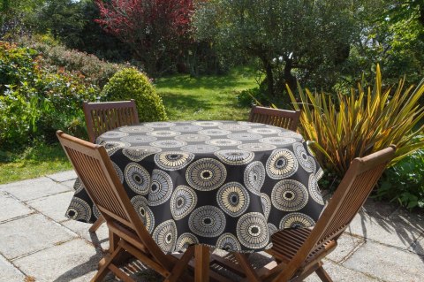 OBRUS GARDEN 40 X 140 CM CZARNY EUROFIRANY OBRUS GARDEN 40 X 140 CM CZARNY EUROFIRANY
